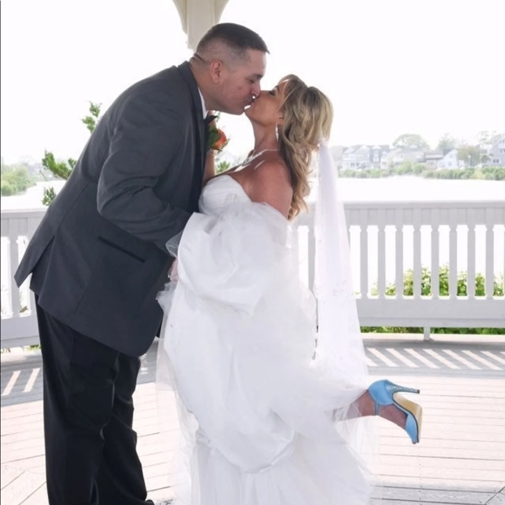 Davids Bridal corset back wedding gown - Picture 5 of 11